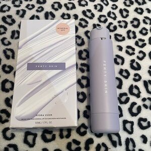 Fenty Beauty Hydra Vizor Mineral SPF Suncreen- Refillable Lavender Case
